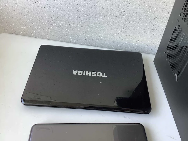 Diverse laptops en computers - afbeelding 4 van  10