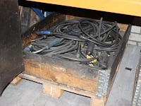 Diverse lastoortsen in palletbox. 9 stuks. - afbeelding 1 van  2