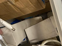 Diverse led lampen nood verlichting batterijen in kist - afbeelding 3 van  3
