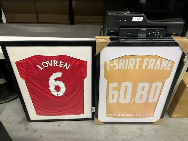 Diverse lijsten met voetbalshirts (8x) - afbeelding 1 van  3
