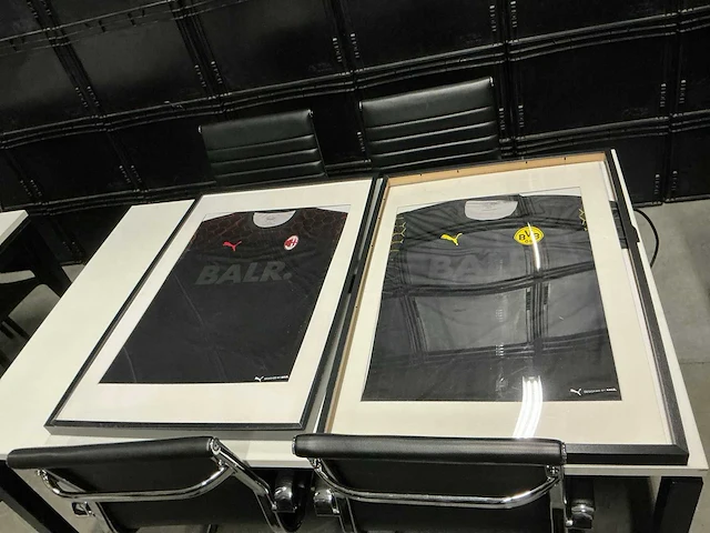 Diverse lijsten met voetbalshirts (8x) - afbeelding 3 van  3