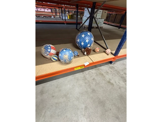 Diverse luchtballon decoratie, authentic models - afbeelding 1 van  4