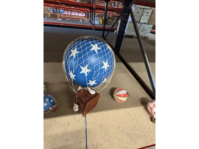Diverse luchtballon decoratie, authentic models - afbeelding 2 van  4
