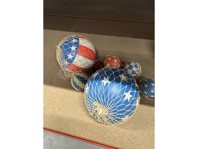 Diverse luchtballon decoratie, authentic models - afbeelding 4 van  4