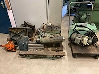Diverse machine onderdelen, gereedschappen en accessoires - afbeelding 1 van  11