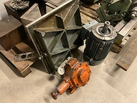 Diverse machine onderdelen, gereedschappen en accessoires - afbeelding 6 van  11