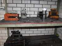 Diverse machine onderdelen in schappenkast o.a. weber en gama - afbeelding 1 van  5