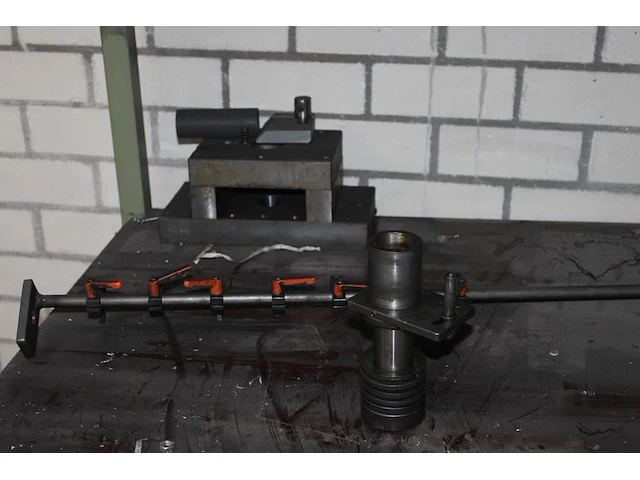 Diverse machine onderdelen in schappenkast o.a. weber en gama - afbeelding 3 van  5