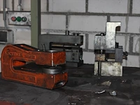 Diverse machine onderdelen in schappenkast o.a. weber en gama - afbeelding 4 van  5