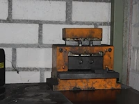 Diverse machine onderdelen in schappenkast o.a. weber en gama - afbeelding 5 van  5
