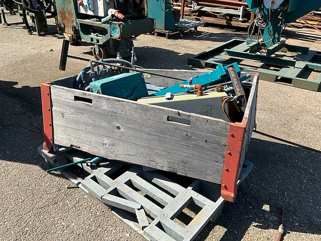 Diverse machine onderdelen - afbeelding 3 van  5