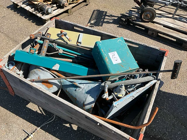 Diverse machine onderdelen - afbeelding 5 van  5