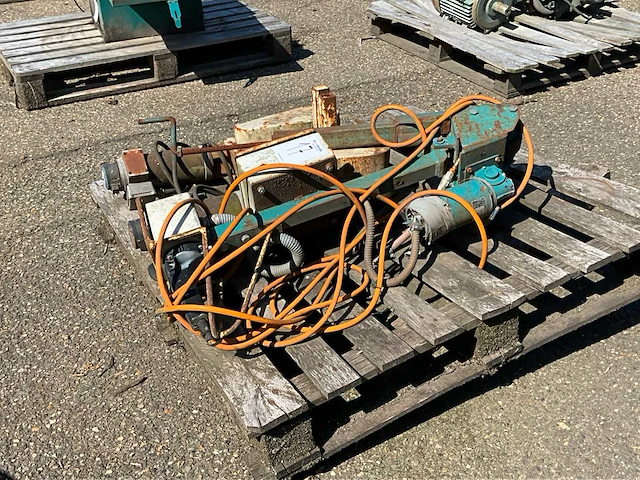 Diverse machine onderdelen - afbeelding 4 van  5