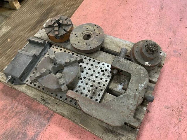 Diverse machine onderdelen - afbeelding 1 van  6