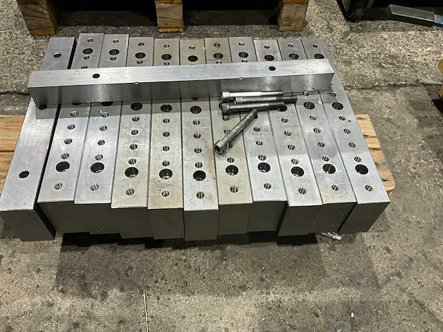 Diverse machine toebehoren (12x) - afbeelding 1 van  4