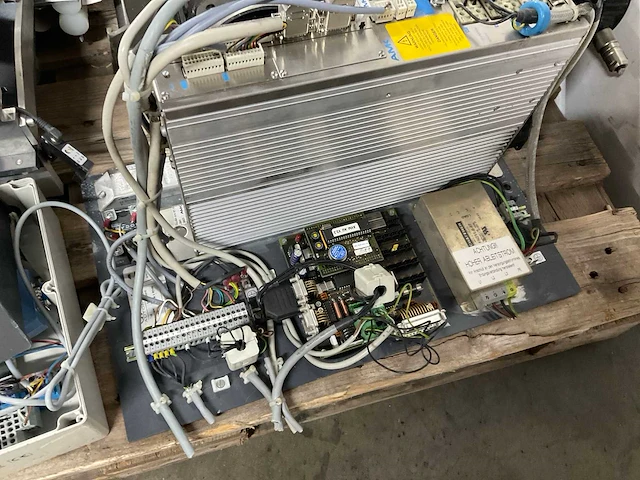 Diverse machinedelen - afbeelding 2 van  2