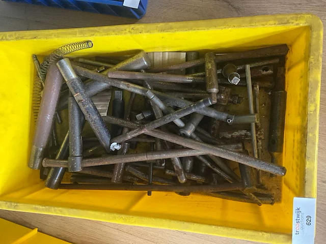 Diverse machinetoebehoren - afbeelding 1 van  3
