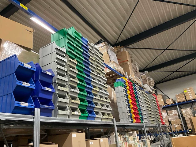 Diverse magazijnbakjes (299x) - afbeelding 1 van  4