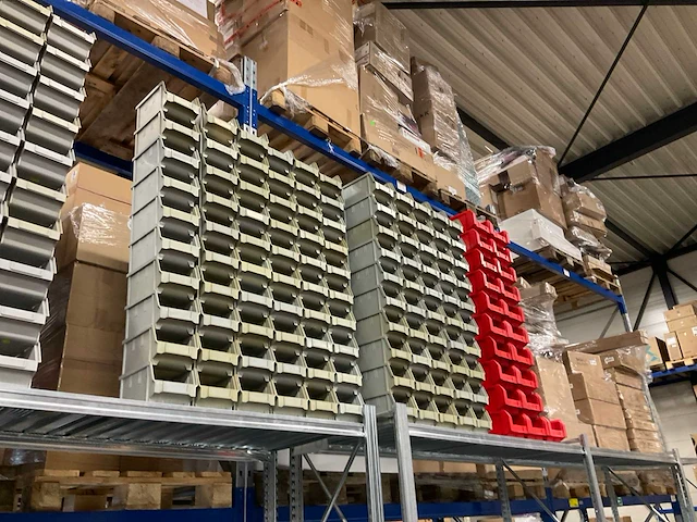 Diverse magazijnbakjes (299x) - afbeelding 4 van  4