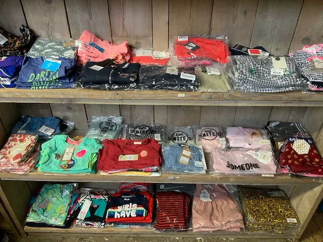 Diverse merken - baby-kinderkleding dirkje, feetje, b.nosy, kidzart enz. (220x) - afbeelding 1 van  5