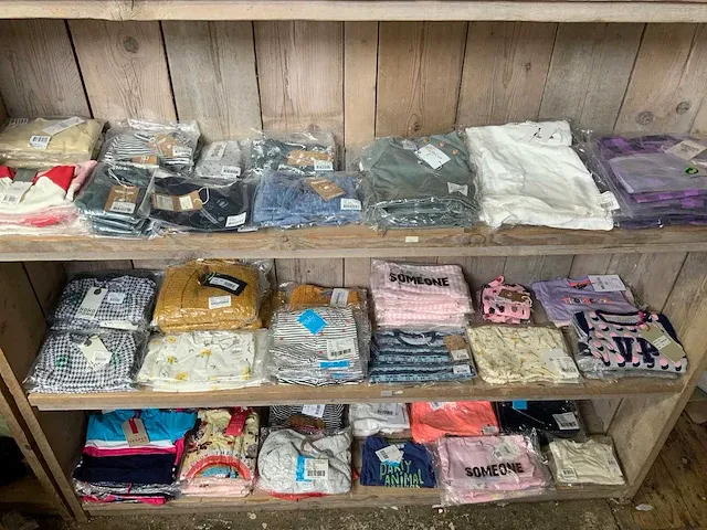 Diverse merken - baby-kinderkleding dirkje, feetje, someone, mayoral enz. (220x) - afbeelding 1 van  5