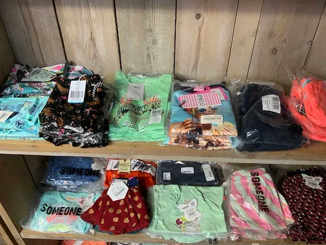 Diverse merken - baby-kinderkleding someone, dirkje, feetje, b’nosy, born united enz. (210x) - afbeelding 2 van  5
