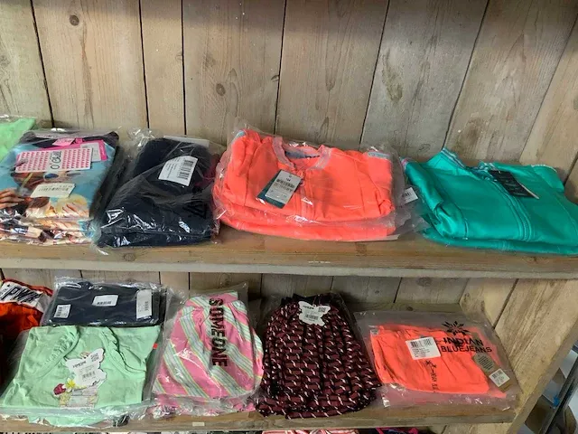 Diverse merken - baby-kinderkleding someone, dirkje, feetje, b’nosy, born united enz. (210x) - afbeelding 3 van  5