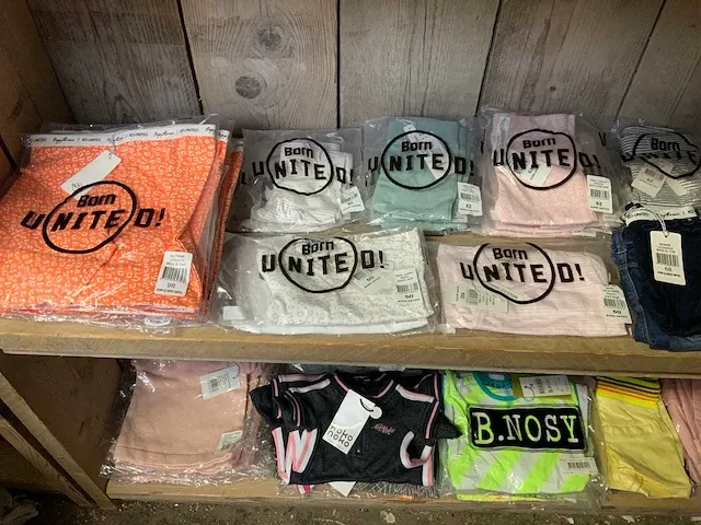 Diverse merken - baby-kinderkleding someone, dirkje, feetje, b’nosy, born united enz. (210x) - afbeelding 5 van  5