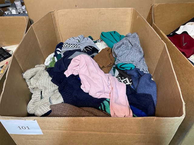 Diverse merken - partij vintage kleding - afbeelding 1 van  2