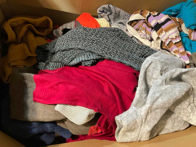 Diverse merken - partij vintage kleding - afbeelding 2 van  2