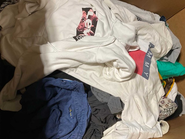 Diverse merken - partij vintage kleding - afbeelding 1 van  2