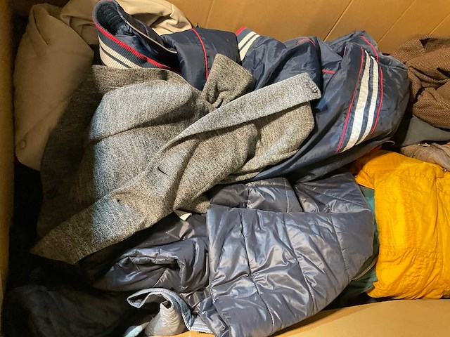 Diverse merken - partij vintage kleding - afbeelding 1 van  2