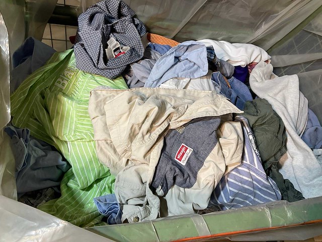 Diverse merken - partij vintage kleding - afbeelding 1 van  2