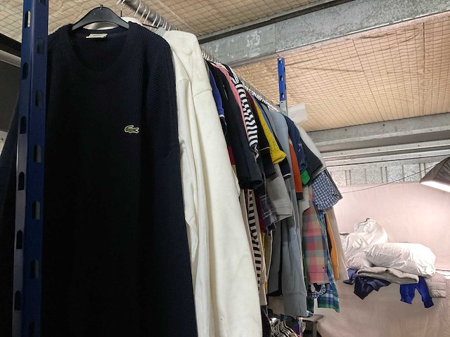 Diverse merken - partij vintage kleding - afbeelding 1 van  3