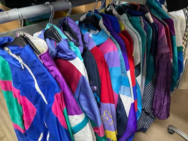 Diverse merken - partij vintage kleding - afbeelding 1 van  3