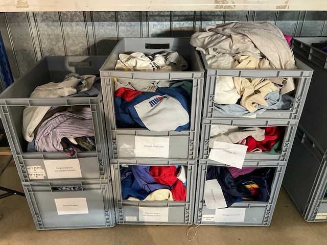 Diverse merken - partij vintage kleding - afbeelding 1 van  3