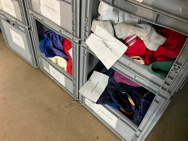 Diverse merken - partij vintage kleding - afbeelding 3 van  3