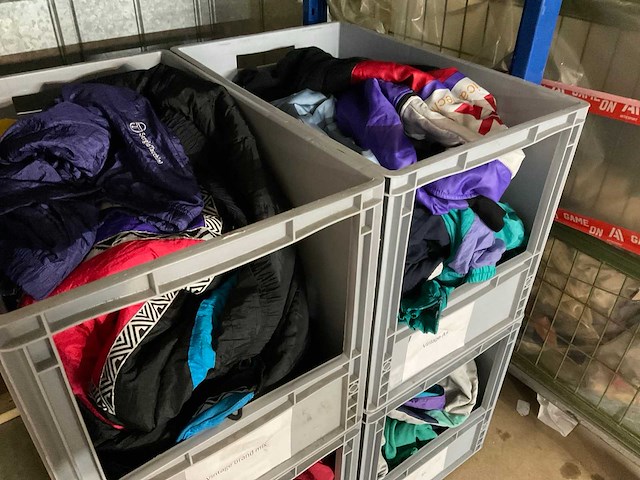 Diverse merken - partij vintage kleding - afbeelding 2 van  3