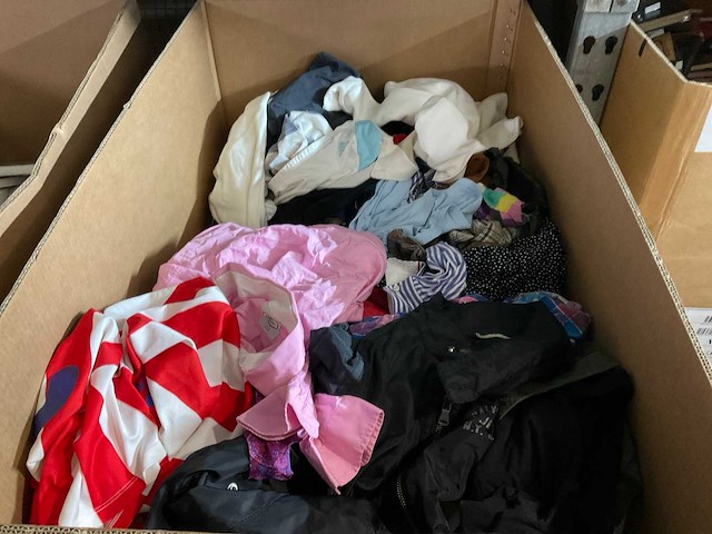 Diverse merken - partij vintage kleding - afbeelding 1 van  4