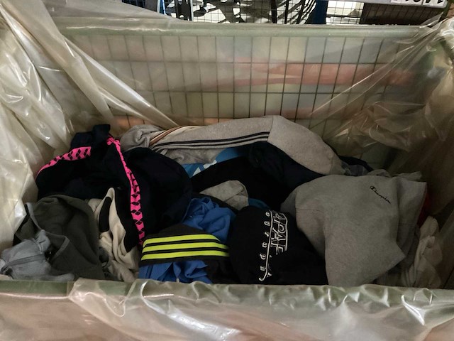 Diverse merken - partij vintage kleding - afbeelding 1 van  2