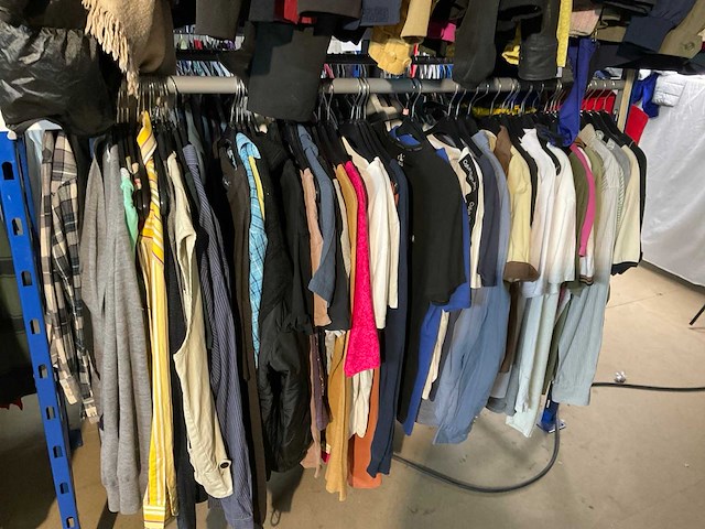 Diverse merken - partij vintage kleding - afbeelding 1 van  3