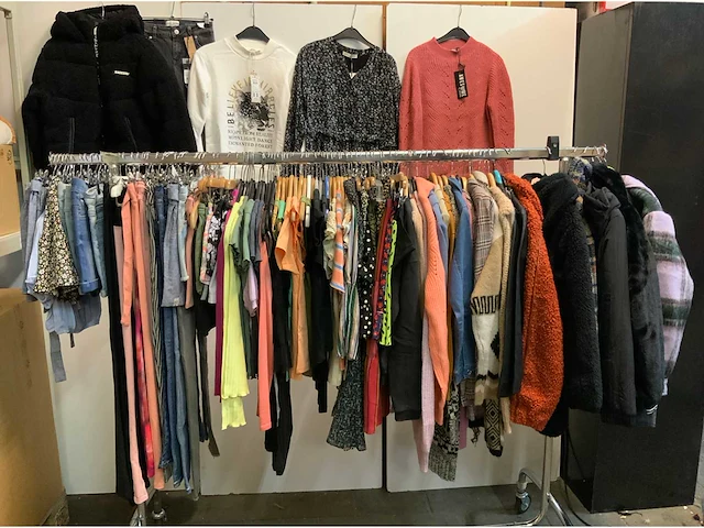 Diverse merken kinderkleding (110x) - afbeelding 1 van  8