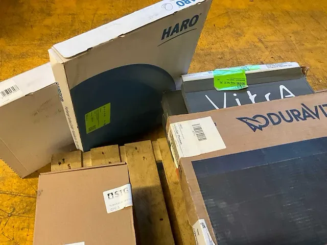 Diverse merken kranen en douchegarnituren - afbeelding 9 van  10