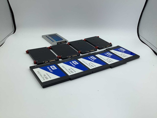 Diverse merken ssd interne hardeschijf (10x) - afbeelding 1 van  4