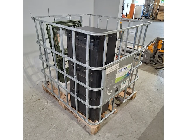 Diverse metalen frames en 1x kastje - afbeelding 2 van  6