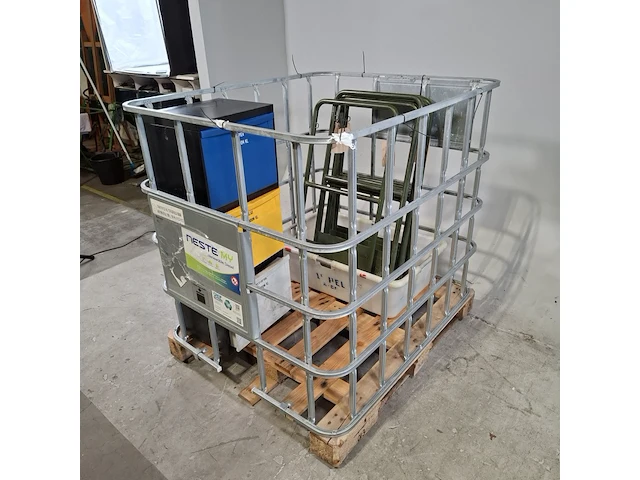 Diverse metalen frames en 1x kastje - afbeelding 3 van  6