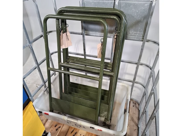 Diverse metalen frames en 1x kastje - afbeelding 4 van  6