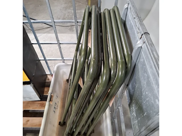 Diverse metalen frames en 1x kastje - afbeelding 5 van  6