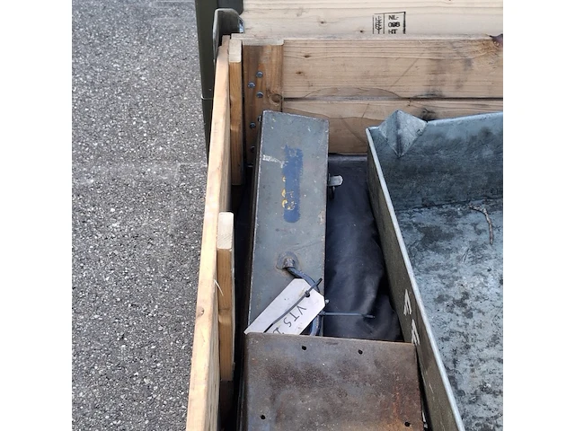 Diverse metalen onderdelen en onderdelen t.b.v. tent - afbeelding 6 van  8