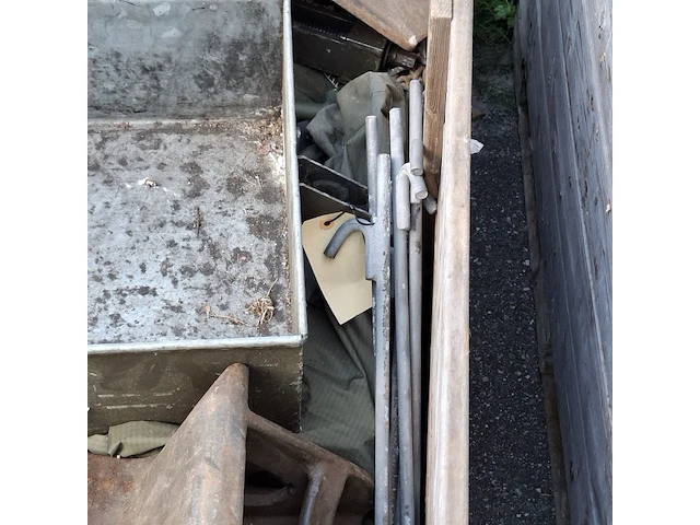 Diverse metalen onderdelen en onderdelen t.b.v. tent - afbeelding 8 van  8